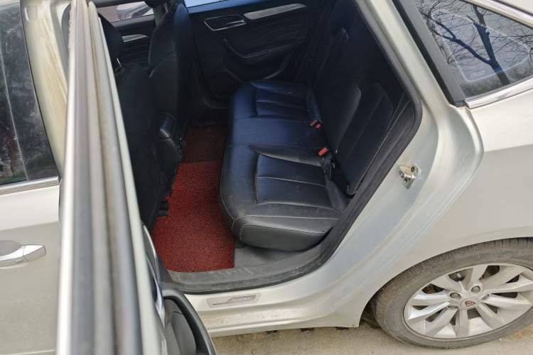 Used Roewe i6 New Energy 2017 45T Hybrid Connect & Smart Enjoyment Edition Left Rear Seat