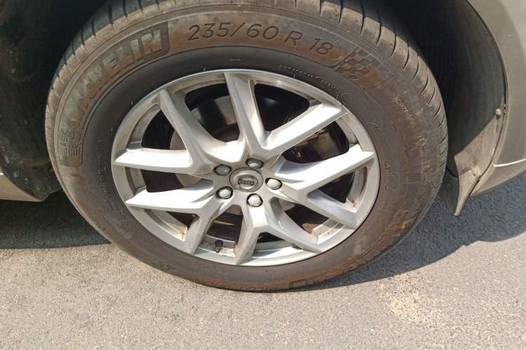 Used Volvo XC60 2018 T4 Zhiyi Edition Right Front Wheel Hub