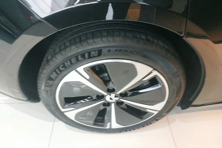 Used Nio ET5T 2025 75 kWh Touring Right Rear Wheel Hub