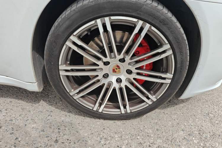Used Porsche Panamera 2016 Panamera Edition 3.0T Right Front Wheel Hub