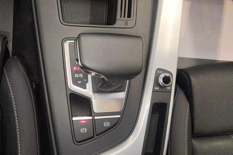 Used Audi A4L 2024 40 TFSI Fashion Dynamic Model