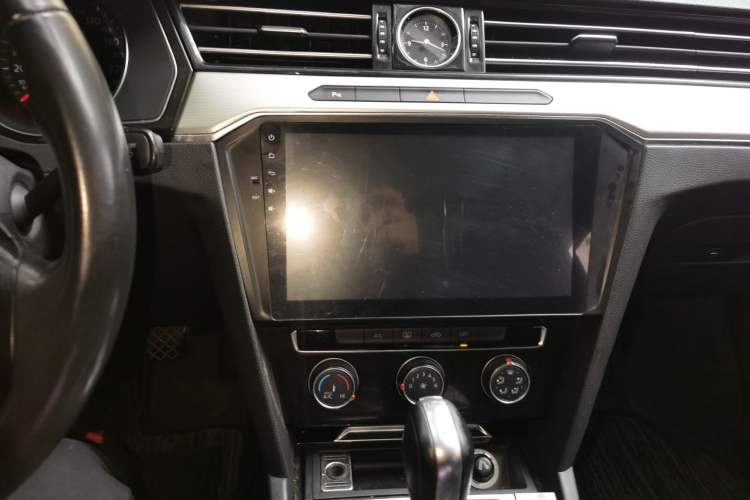 Used Volkswagen Magotan 2017 330TSI DSG Leading Model Audio And AC Panel