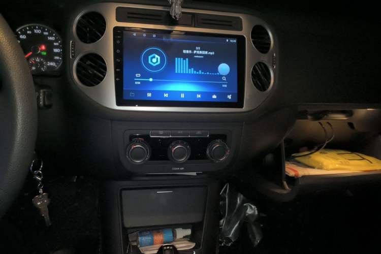 Used Volkswagen Tiguan 2016 280TSI Automatic Two-Wheel-Drive Silk Road Style Edition Audio And AC Panel