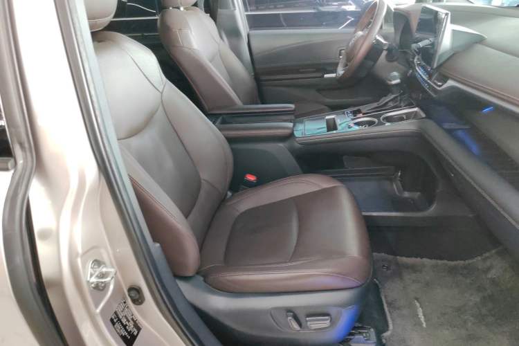 Used Toyota SIENNA 2021 2.5L Hybrid Platinum Edition Right Front Seat