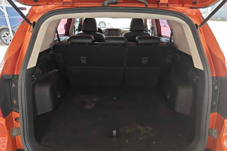 Used BYD Song 2016 GaiShi Edition 1.5TI Manual Elite Model Trunk