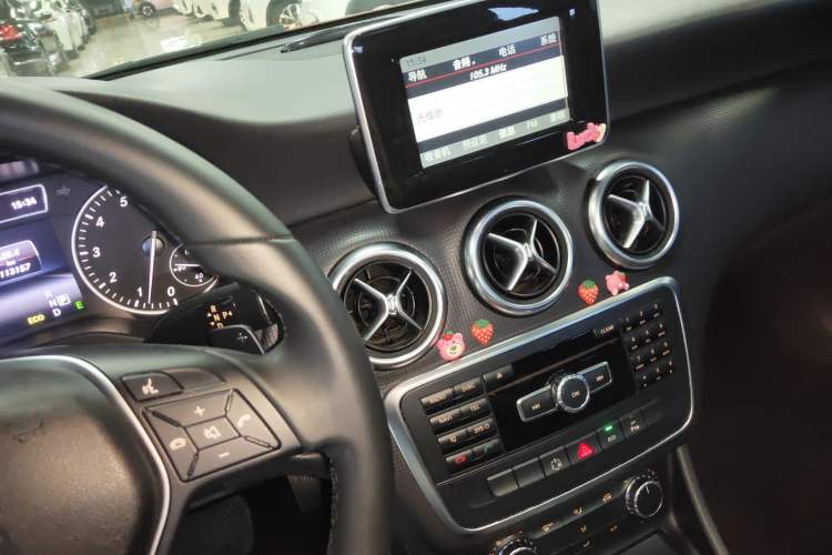 Used Mercedes-Benz A-Class 2013 A 180 Fashion Model Audio And AC Panel