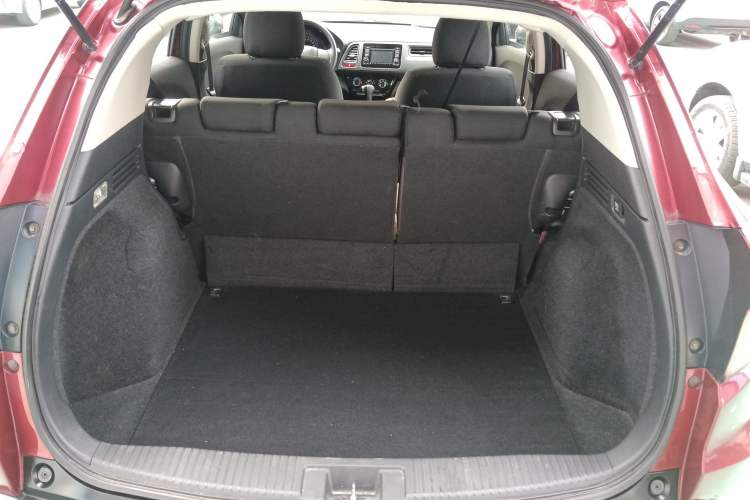 Used Honda Vezel 2015 1.5L CVT two-wheel drive Comfort trim Trunk