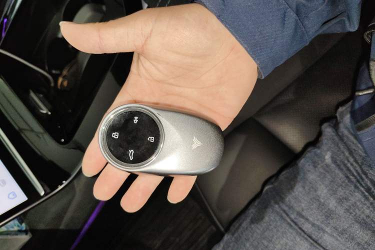 Used NETA S 2022 All-Electric 650 km Four-Wheel Drive Premium Version Vehicle Key