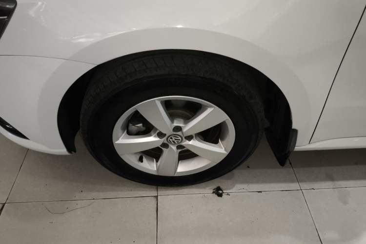 Used Volkswagen Lavida 2015 1.6L Automatic Fashion Edition Left Front Wheel Hub