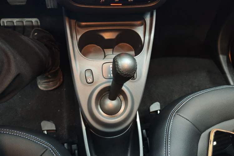 Used smart forfour 2018 1.0L 52kW Passion Edition Gear Lever