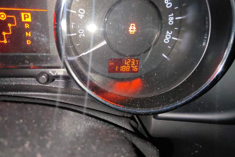 Used Peugeot 3008 2016 1.6THP Automatic Classic Edition Odometer Close Up