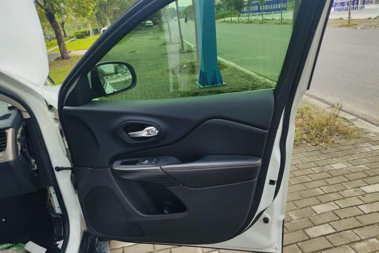 Used Jeep Cherokee 2016 2.4L Professional Edition