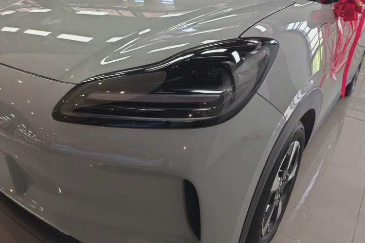 Used Wuling Bingo PLUS 2024 330 km Range Five-Seater Version Left Front Headlight