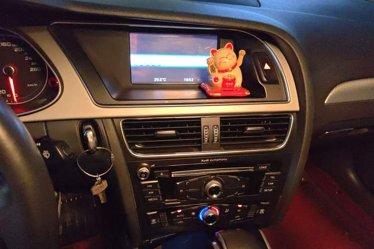 Used Audi A4L 2013 35 TFSI Automatic Standard Model Audio And AC Panel