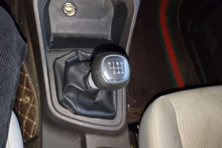 Used Wuling Hongguang V 2022 1.5L Enjoy Edition Electric-Powered LAR Gear Lever