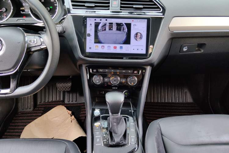 Used Volkswagen Tiguan L 2017 380TSI Automatic All-Wheel-Drive Luxury Edition Audio And AC Panel