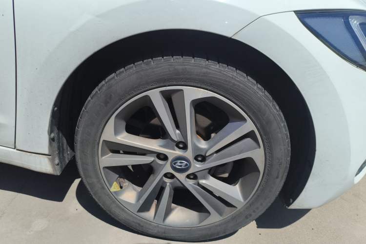 Used Hyundai Elantra (6th Generation / Lingdong) 2016 1.6L Automatic ZhiXuan – Elite Version Right Front Wheel Hub