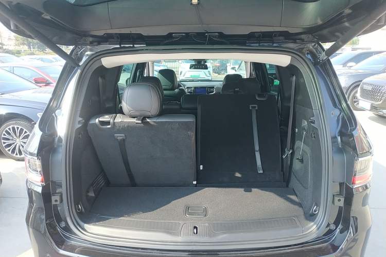 Used Jeep Grand Commander 2018 2.0T Four-Wheel Drive Smart Enjoyment Version China V Emission Standard
