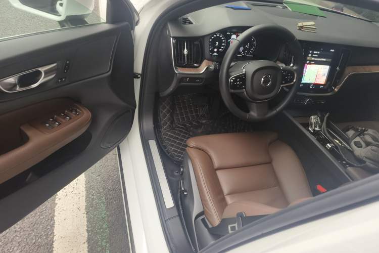 Used Volvo S60 2022 B4 Zhiyuan Luxury Edition