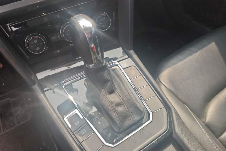 Used Volkswagen Lamando 2015 280TSI DSG Comfort Edition Gear Lever