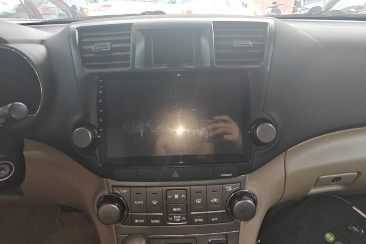 Used Toyota Highlander 2012 2.7L Two-Wheel Drive 7-Seater Luxury Edition
