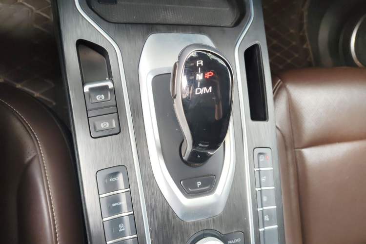 Used Wey VV6 2018 2.0T Two-Wheel-Drive Ultra-Luxury Version China V Standard
