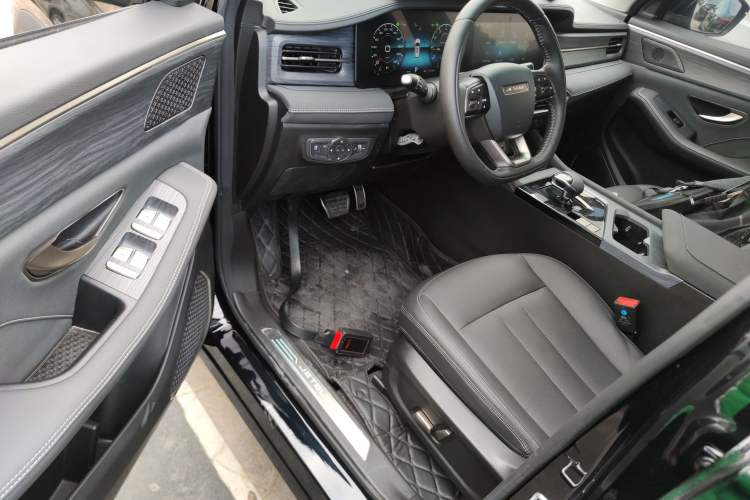 Used JETOUR X90 PLUS 2024 1.6TD DCT Villa PRO 7-Seater Interior 3