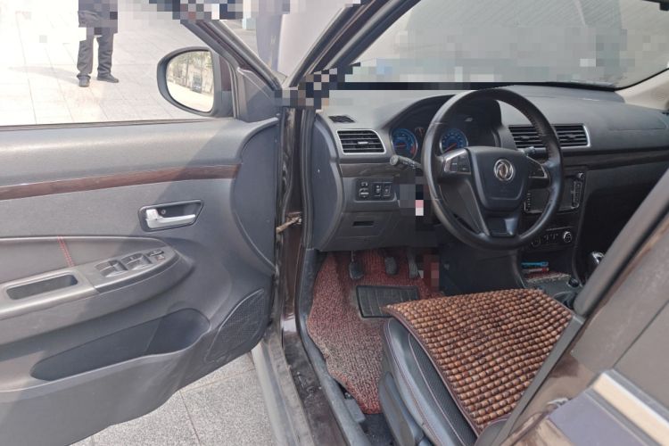 Used Dongfeng Fengon 370 2016 1.5L Manual Standard Edition SFG15-05 7 Seats Driver Seat