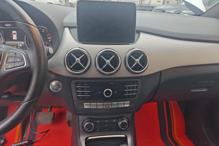 Used Mercedes-Benz B-Class 2019 B 200 Sport Edition Audio And AC Panel