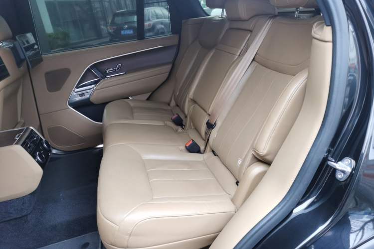 Used Land Rover Range 2024 3.0 L6 400 PS Extended Luxury Edition Left Rear Seat