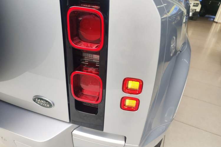 Used Land Rover Defender 2023 Facelift 90 3.0T P400 XS
