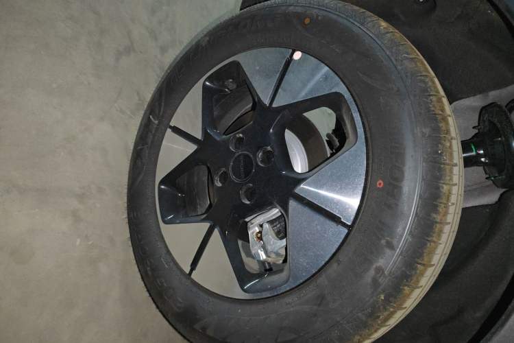 Used Geely Galaxy Geome 2026 Model 310km Dream Edition Right Rear Wheel Hub