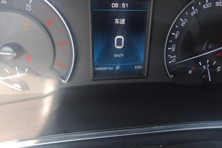 Used Wey VV5 2019 Upgraded Model 2.0T Two-Wheel Drive Ultra-Luxury Version China V Standard Odometer Close Up