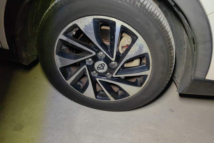 Used CHANGAN OSHAN A800 2017 1.5T Automatic ZhiZun Model Right Front Wheel Hub