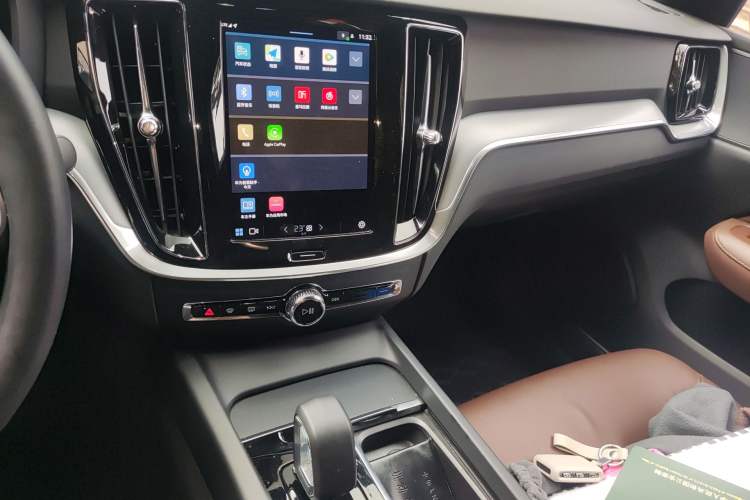 Used Volvo S60 2025 B4 Zhiyi Luxury Edition Audio And AC Panel