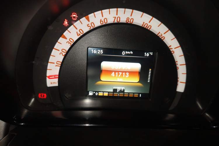 Used smart fortwo 2016 0.9T 66 kW Convertible Pioneer Edition
