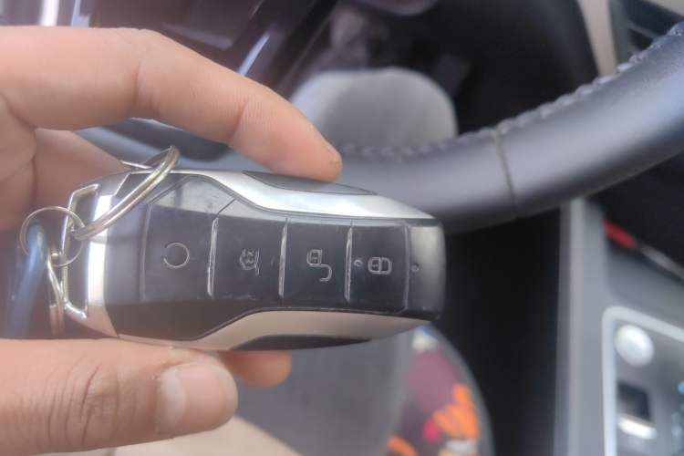 Used BYD Tang 2018 2.0T Automatic SmartConnect Prestige 5-Seater Emission Standard China V Vehicle Key