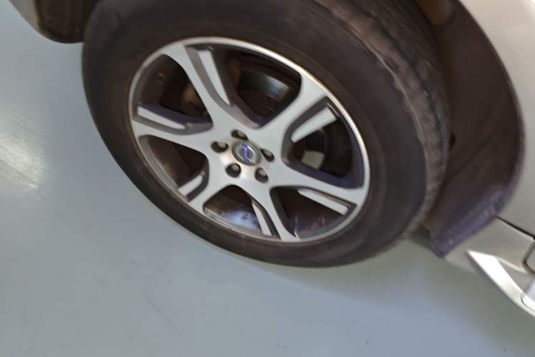 Used Volvo XC60 2014 T5 Zhiyi Edition Right Rear Wheel Hub