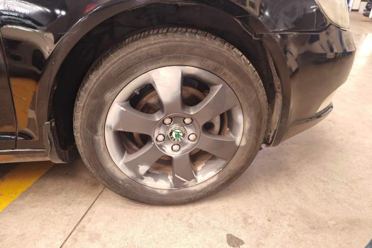 Used Skoda Octavia 2010 1.4TSI DSG Yijun Edition Right Front Wheel Hub
