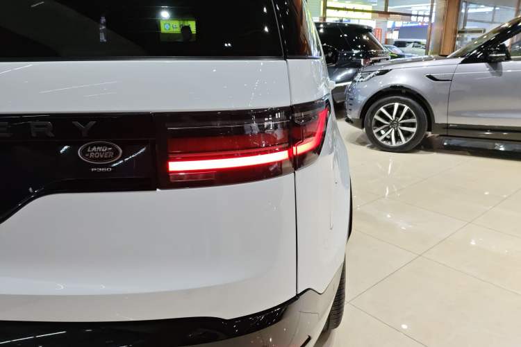 Used Land Rover Discovery 2021 360 PS R-Dynamic SE Right Rear Taillight