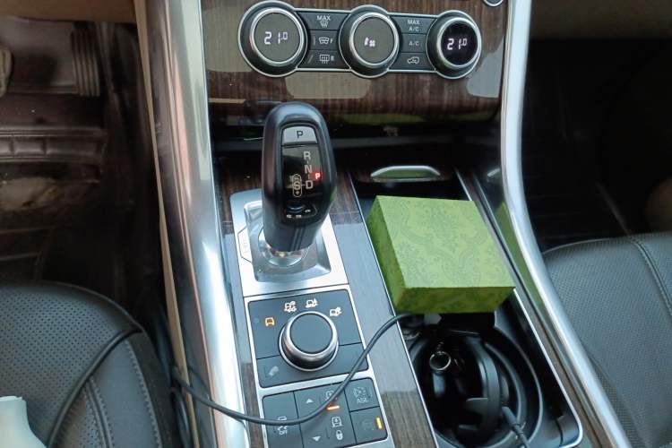 Used Land Rover Range Sport 2014 3.0 SC V6 HSE Gear Lever