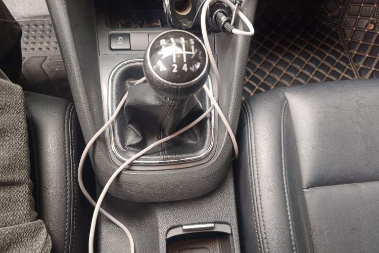 Used Volkswagen Golf 2012 1.6 Manual Comfort Edition Gear Lever