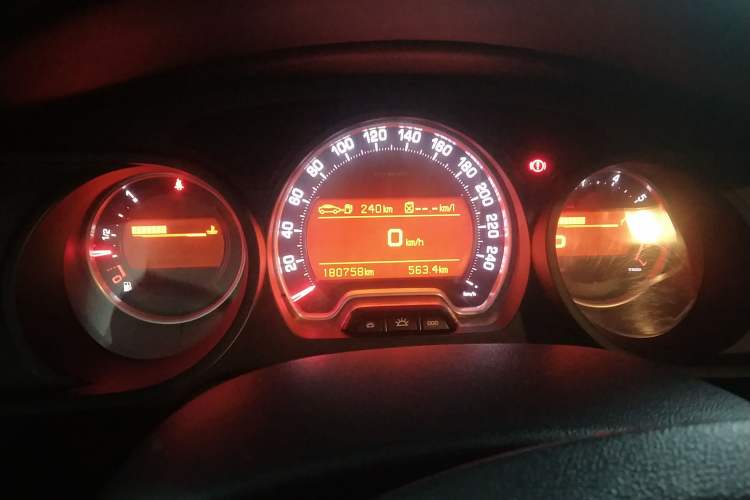 Used Citroen C5 2012 2.3L Automatic Zunyu Version Odometer Close Up