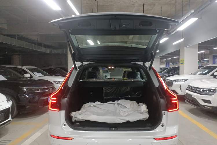 Used Volvo XC60 2026 B5 4x4 Smart Luxury Edition