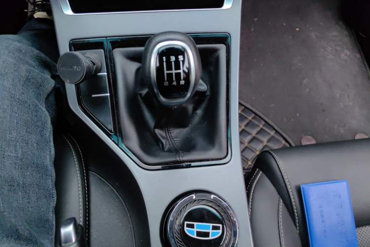 Used Geely Auto Emgrand 2019 Leading Edition 1.5L Manual Luxury Model China VI Standard Gear Lever