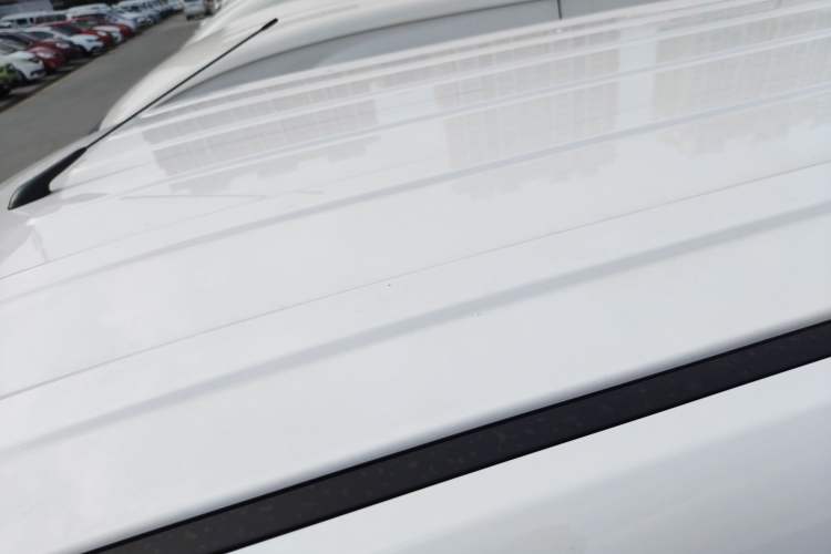 Used Wuling Yangguang 2024 300KM Comfort Version Passenger Van 75kW