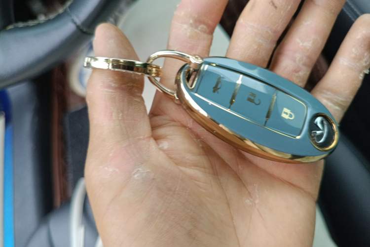 Used Infiniti Q50L 2018 2.0T Comfort Edition China V Standard Vehicle Key