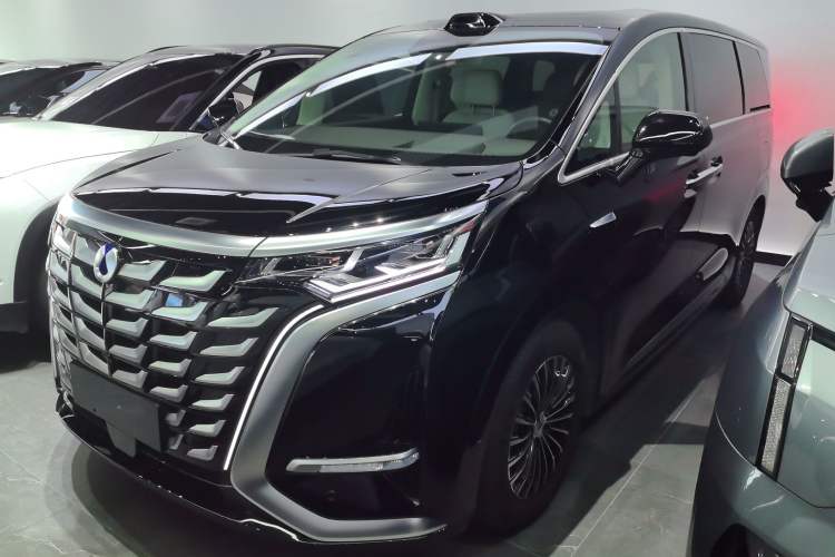 Used Denza D9 2025 DM-i Intelligent Drive 1020 Four-Wheel Drive Flagship Model