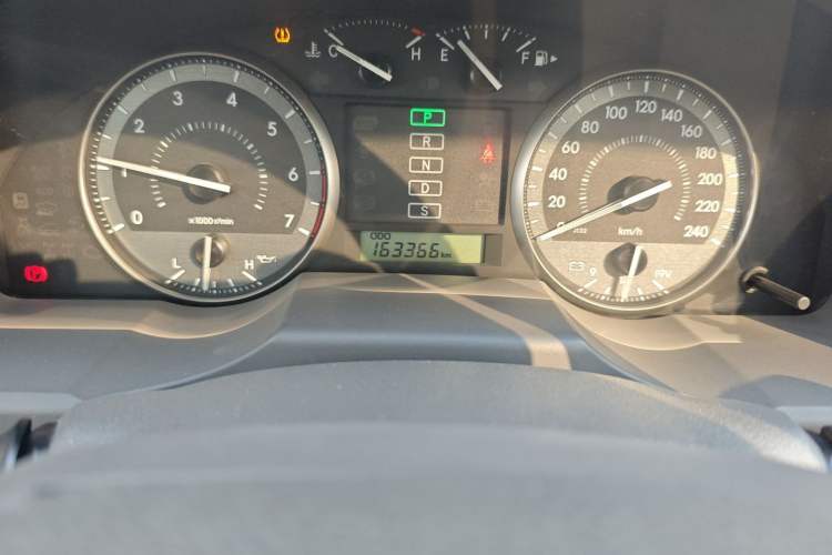 Used Toyota Land Cruiser 2015 4.6L V8 Middle East Limited Edition Odometer Close Up