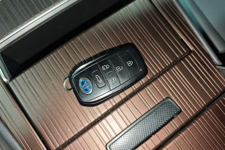 Used Toyota Granvia 2023 2.5L Hybrid Prestige PLUS Edition